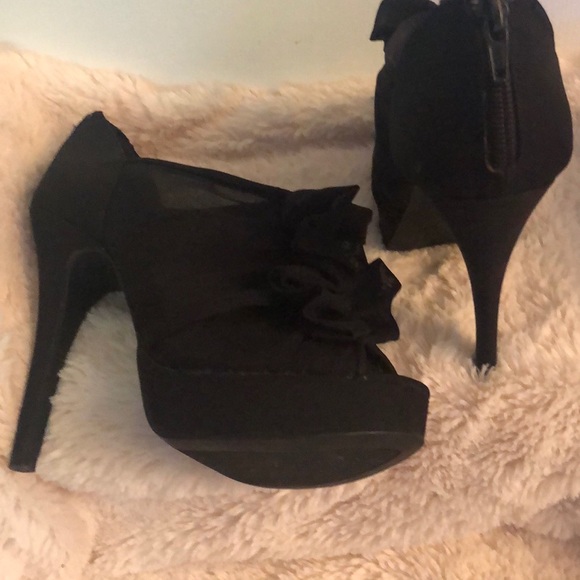 “Nine West Dress Shoe - Picture 1 of 3